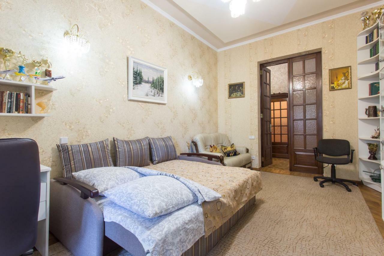 Apartment In The Center Of Kharkov Luaran gambar