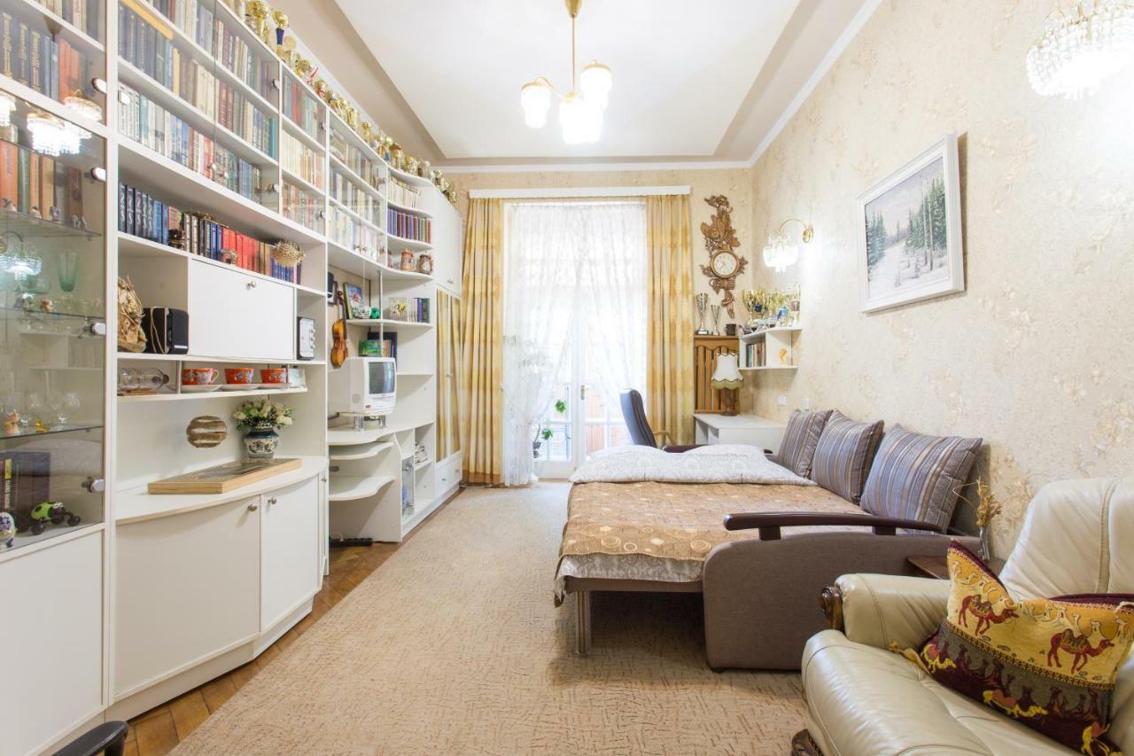 Apartment In The Center Of Kharkov Luaran gambar