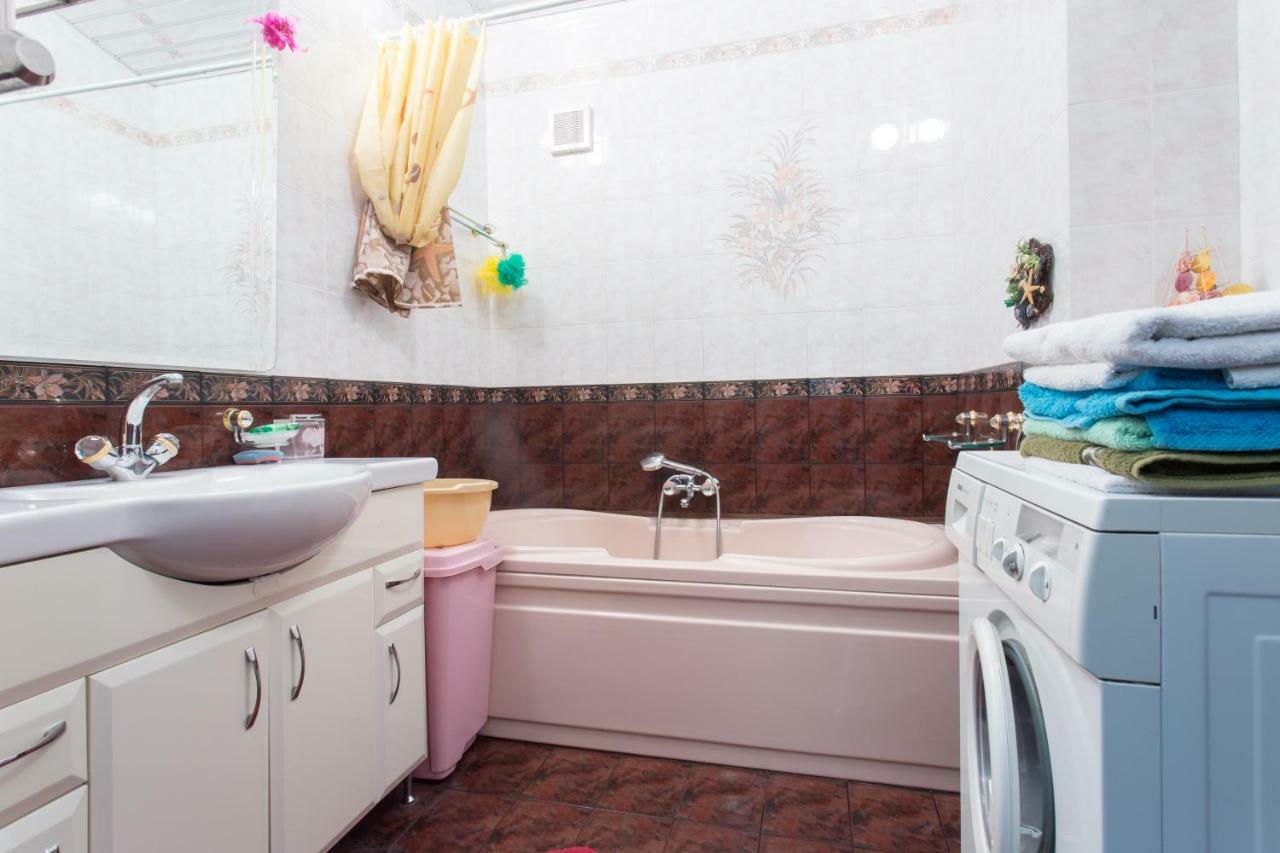 Apartment In The Center Of Kharkov Luaran gambar