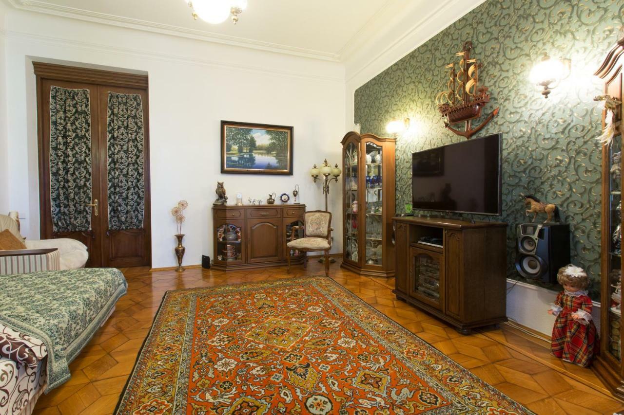 Apartment In The Center Of Kharkov Luaran gambar